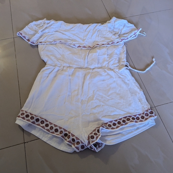 Lulus Ivory Oaxaca Embroidered Off Shoulder Romper short size M beach summer - Picture 3 of 16